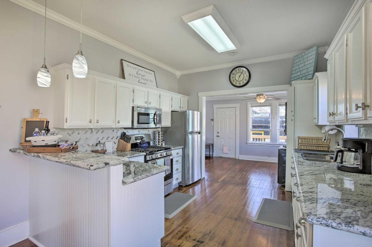 Cozy Beach Bungalow Near Galveston Seawall And Pier Exterior photo