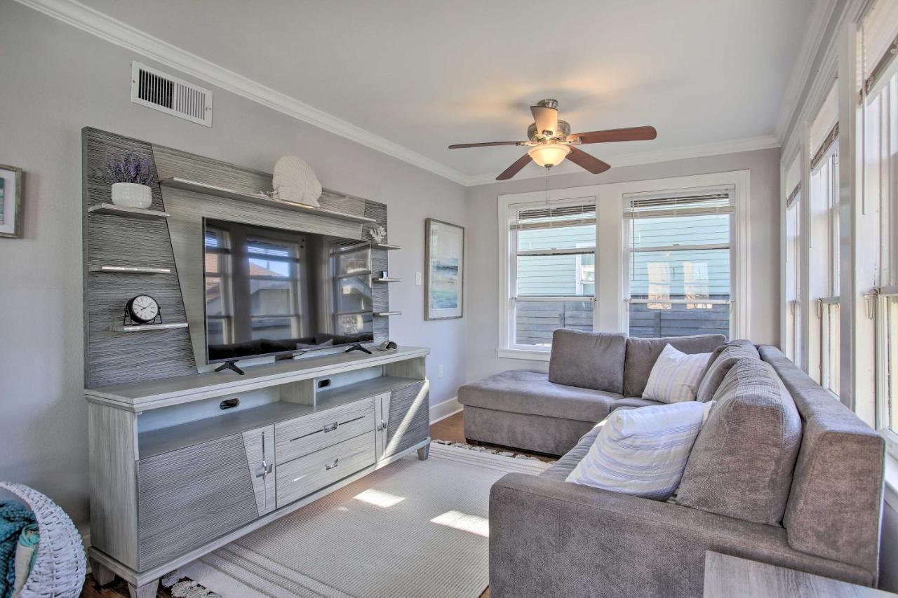 Cozy Beach Bungalow Near Galveston Seawall And Pier Exterior photo
