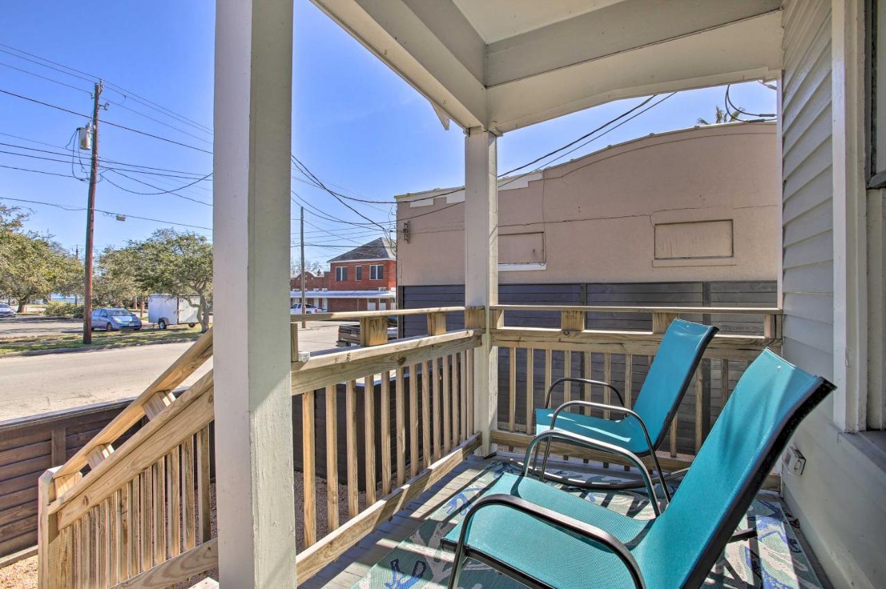 Cozy Beach Bungalow Near Galveston Seawall And Pier Exterior photo